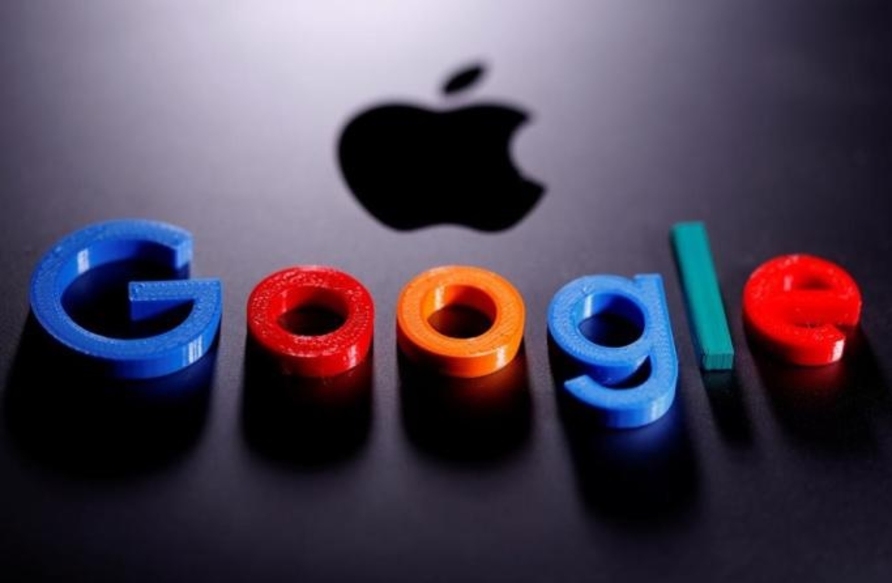 Apple привлекла множество специалистов ИИ из Google для тайного научного центра в Цюрихе