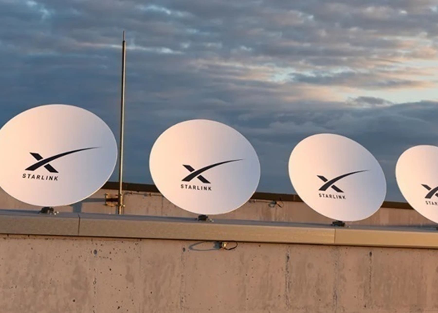 SpaceX запустила программу, предоставляющую доступ к терминалам Starlink за символический доллар