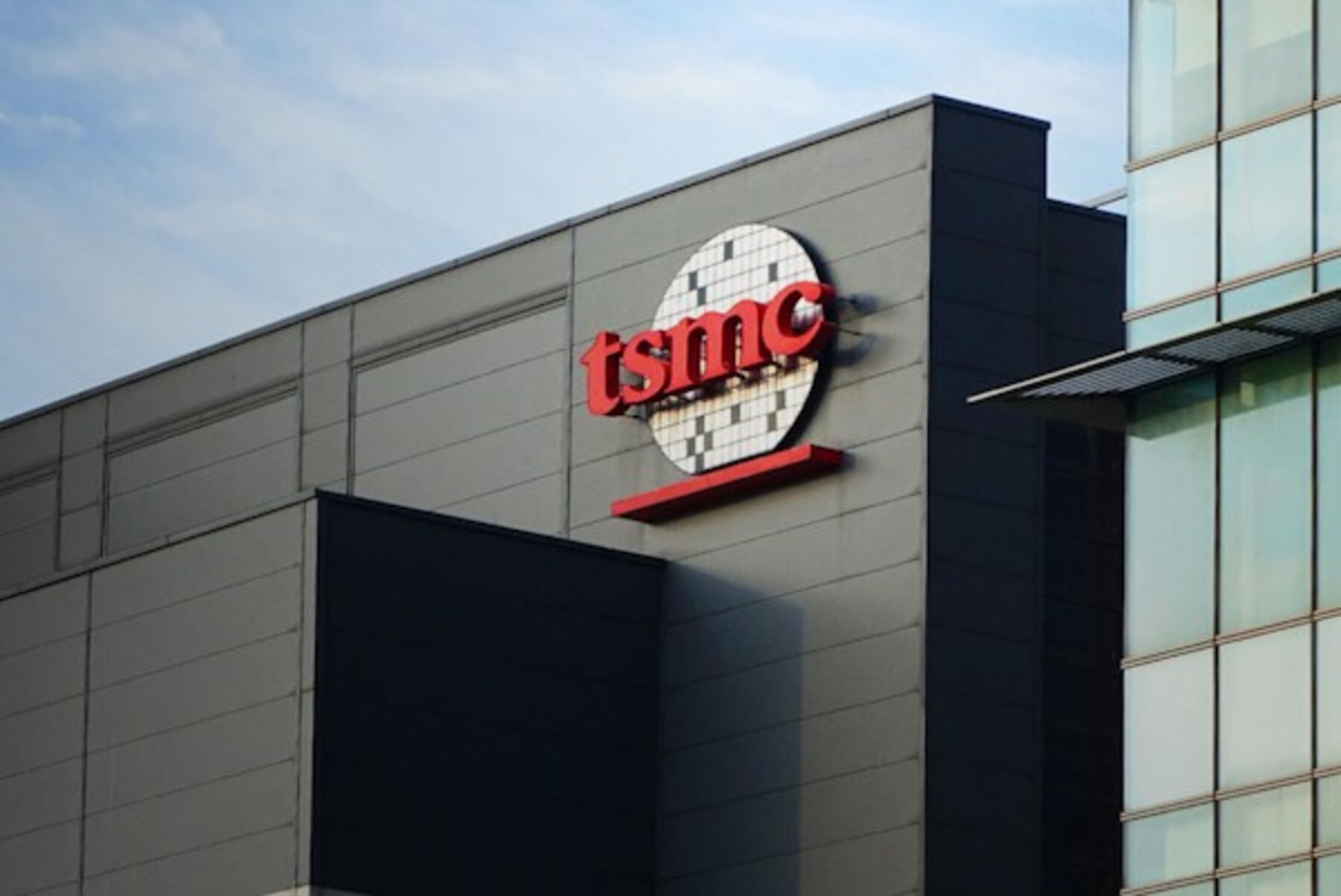 TSMC готовится обойтись без машин с высокой числовой апертурой до 2026 года