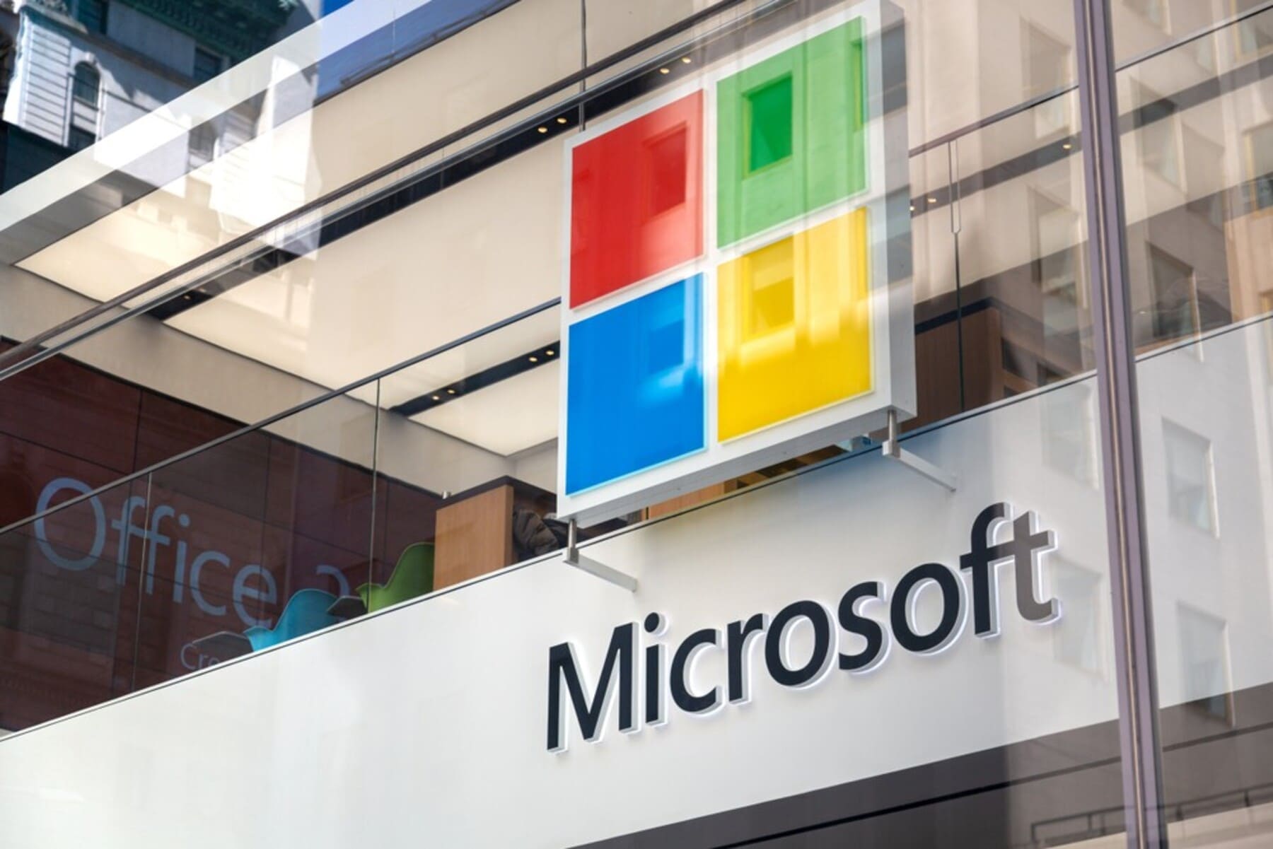 Microsoft и AMD объединяются для разработки ИИ