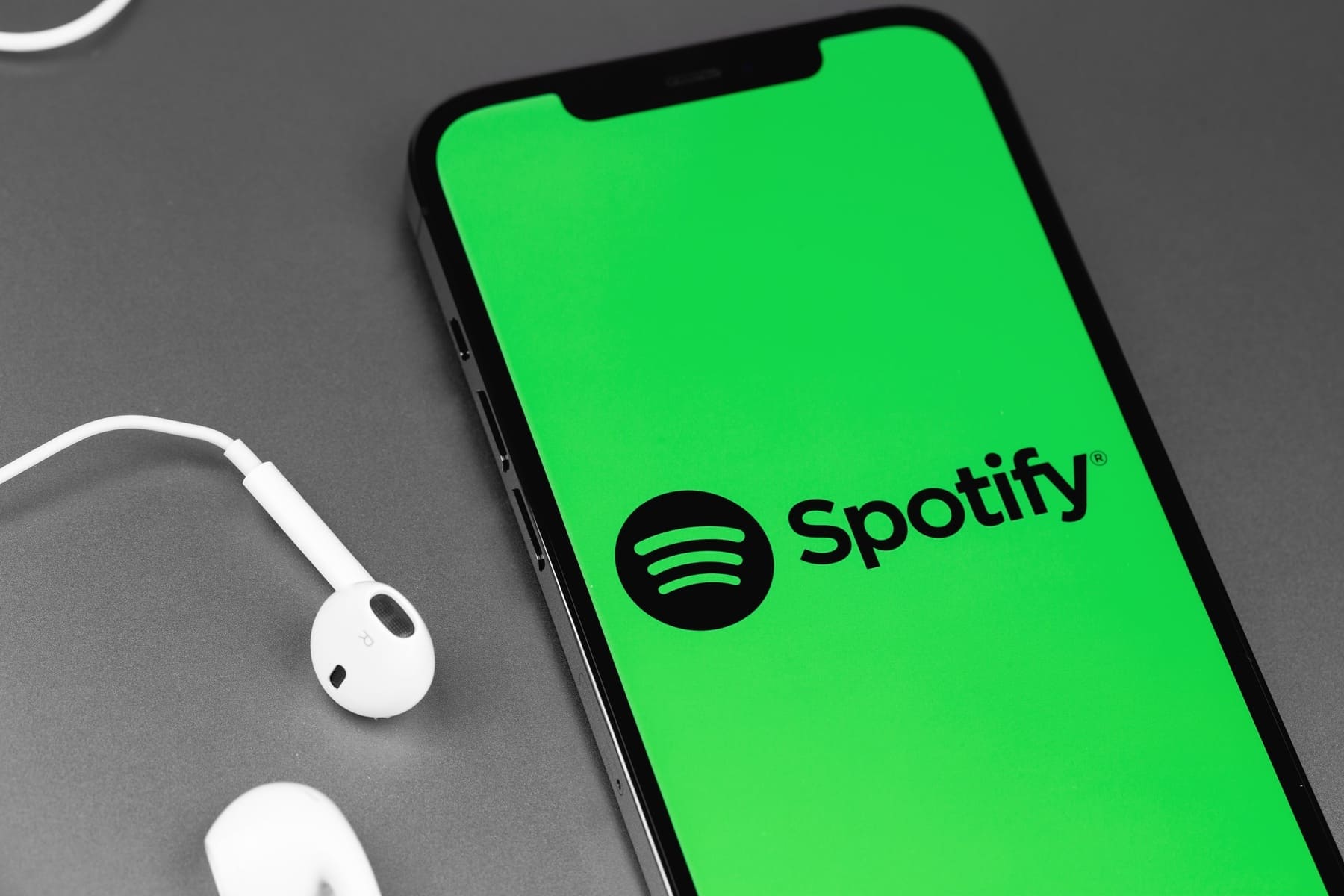 Spotify делает доступ к текстам песен платным для пользователей