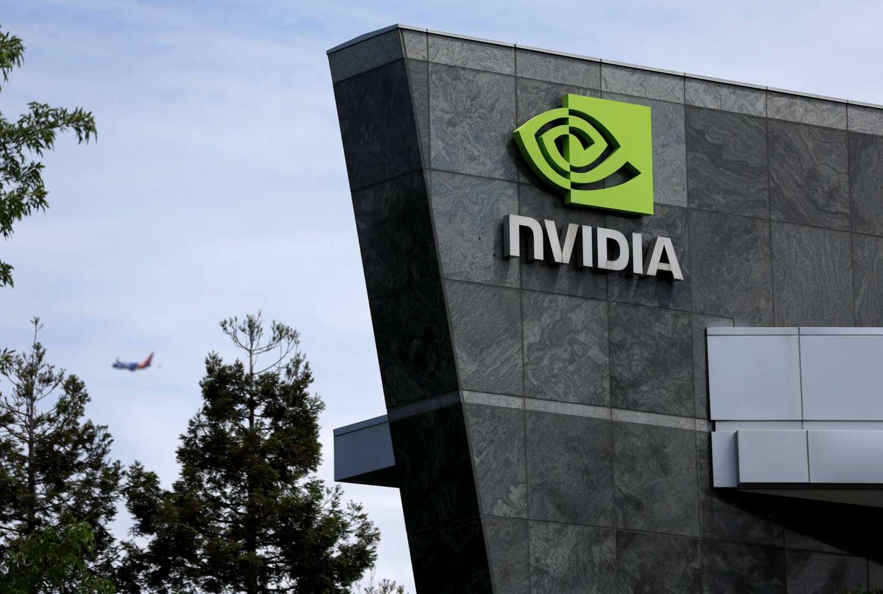 Nvidia превзошла Apple и стала второй по стоимости компанией в мире