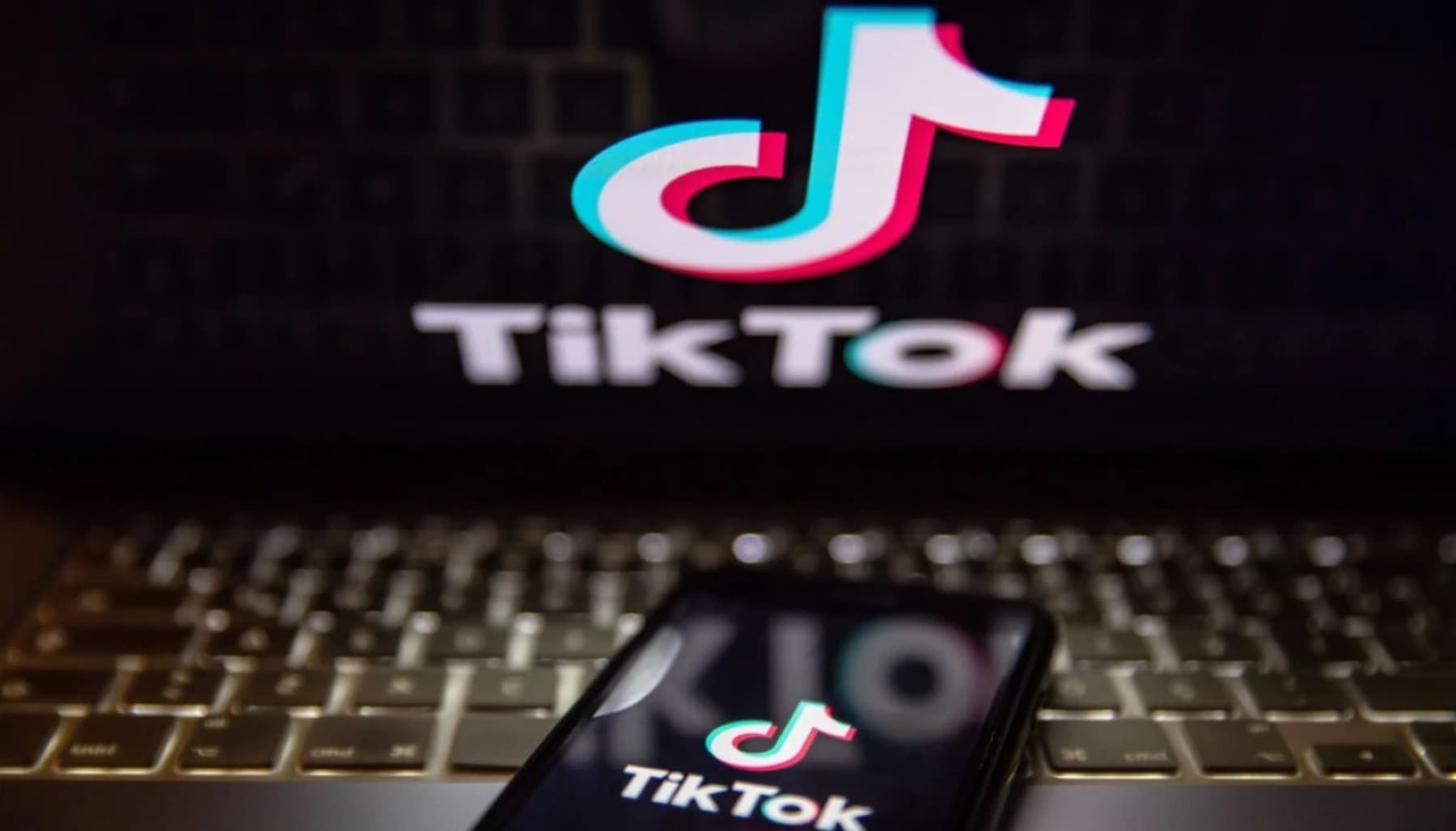 Новые функции TikTok: ИИ-дубляж и настраиваемые цифровые аватары