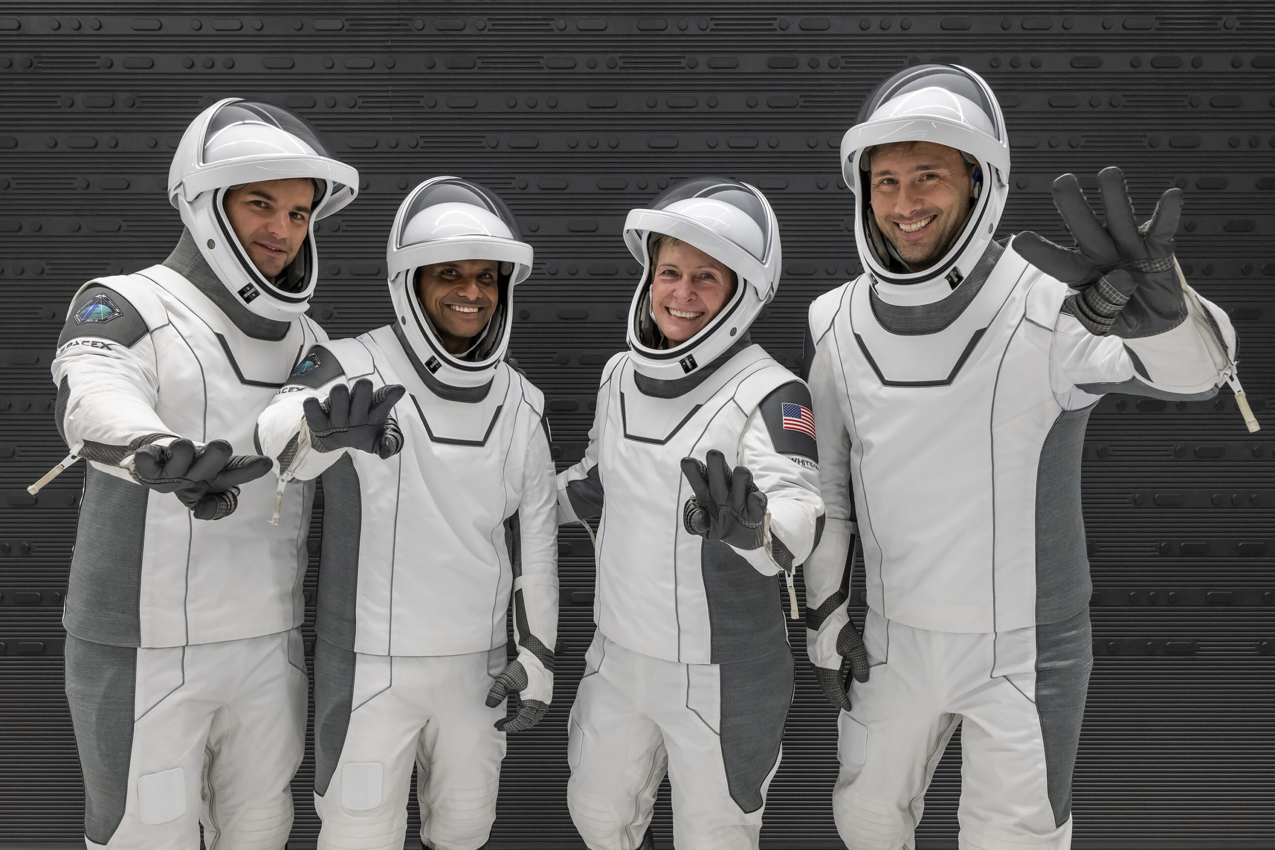 Четвертий приватний політ до космічної станції за підтримки NASA успішно приземлився