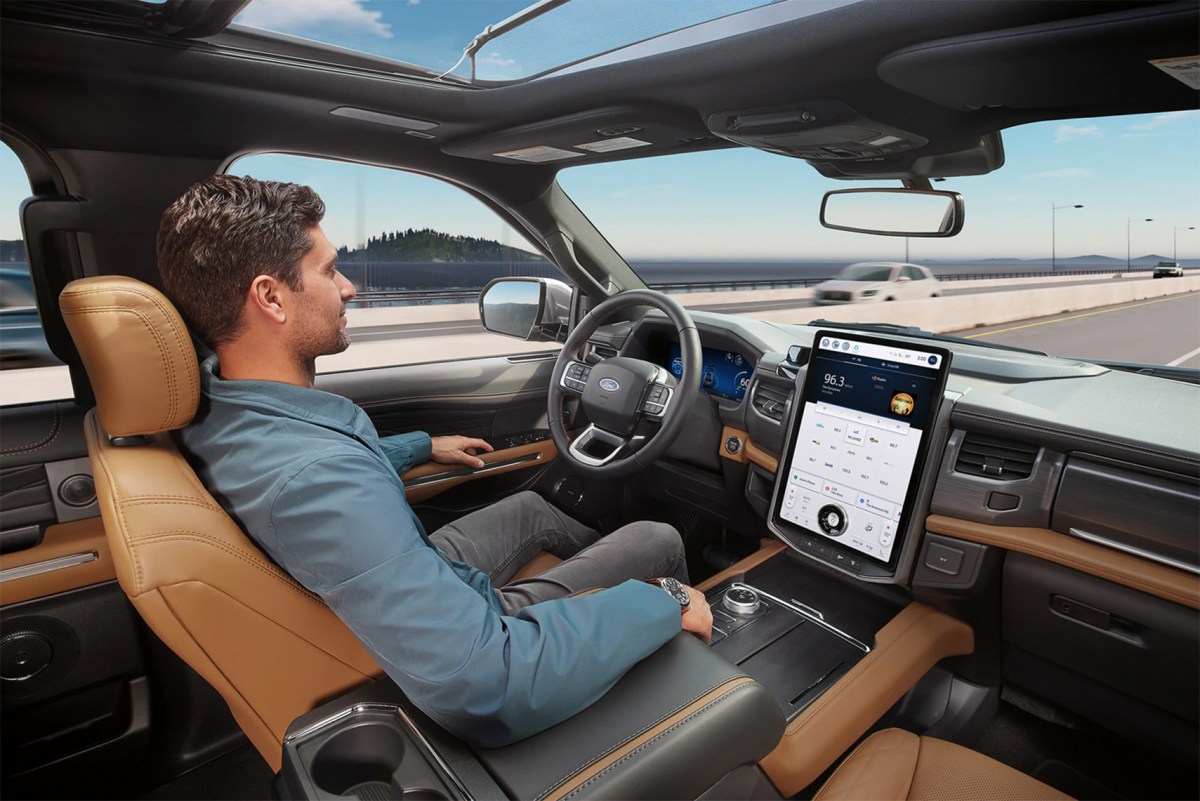 Федеральні служби допитують Ford у справі про безконтактне керування автомобілем