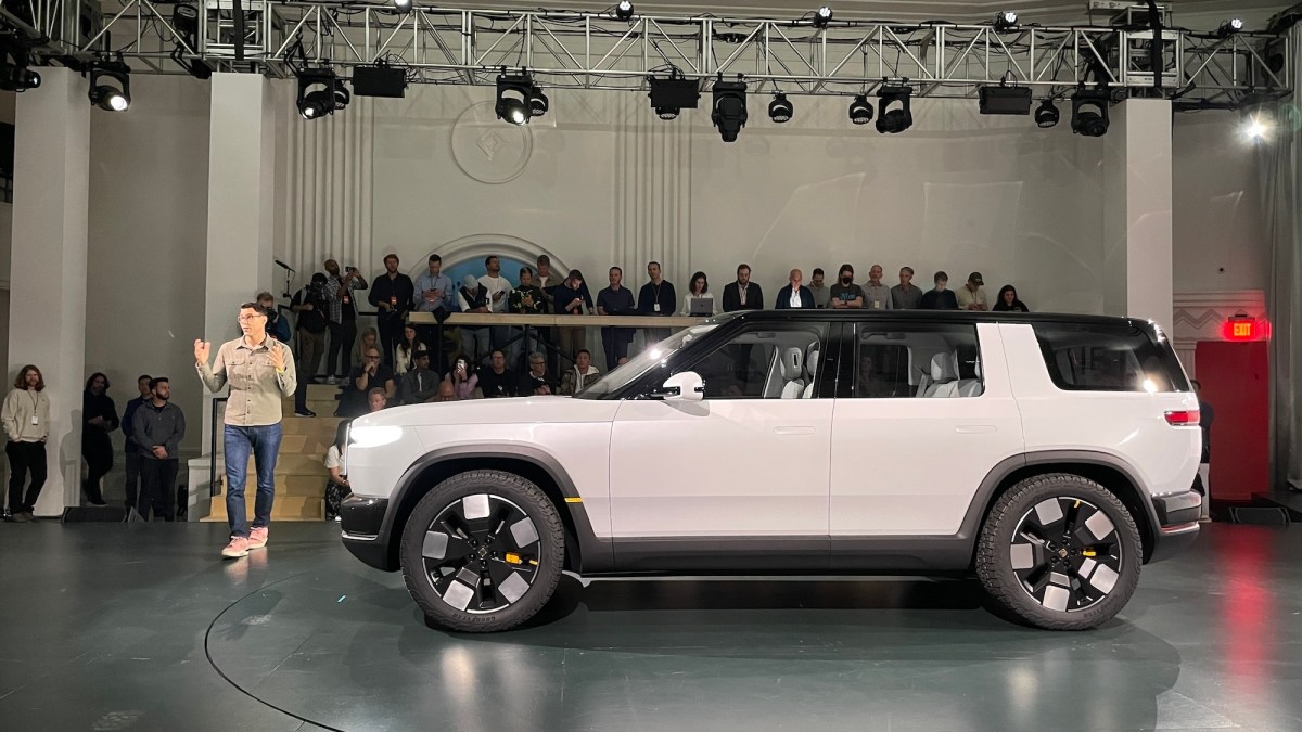 Ексклюзивно: Rivian скорочує кілька десятків працівників виробничої команди перед запуском R2