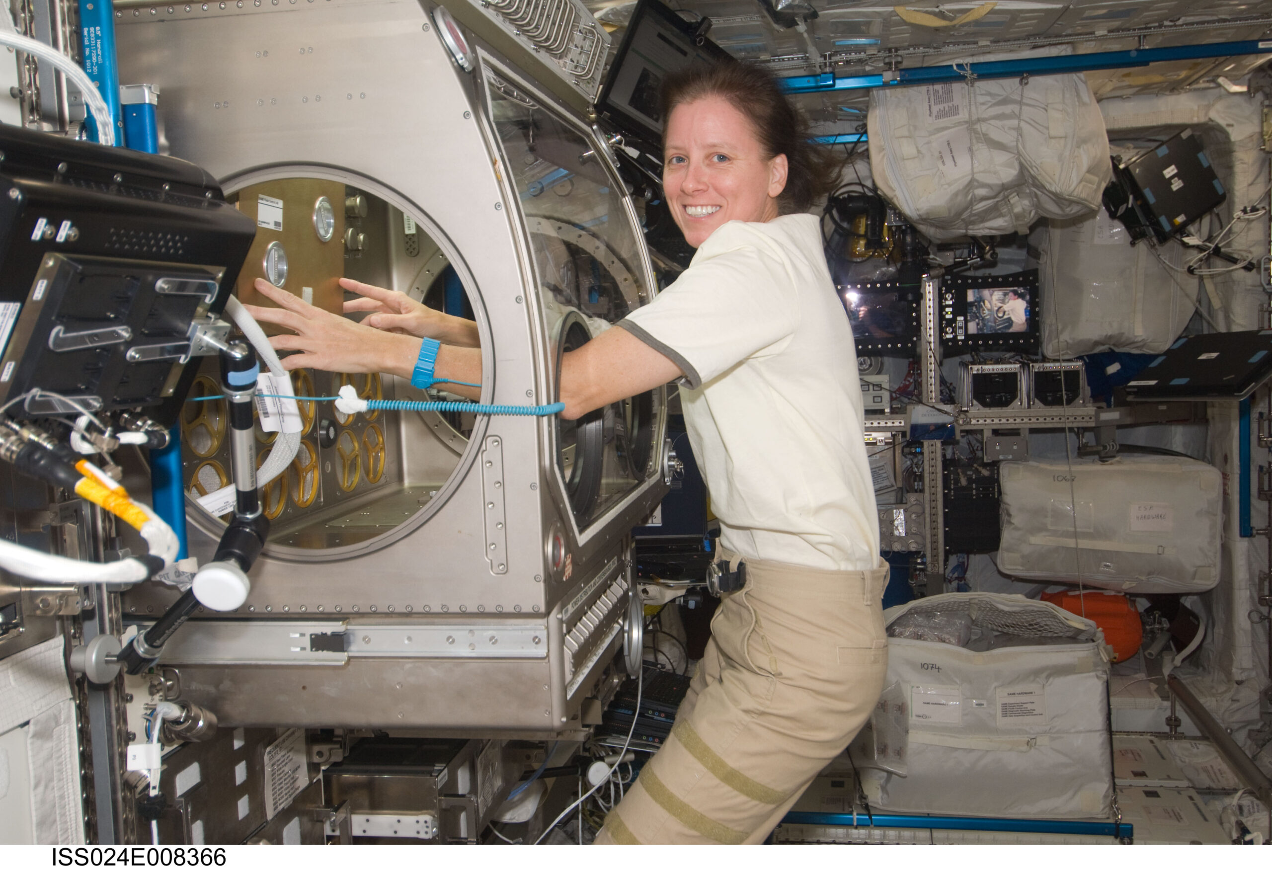 Астронавтка NASA Шеннон Уокер йде на пенсію