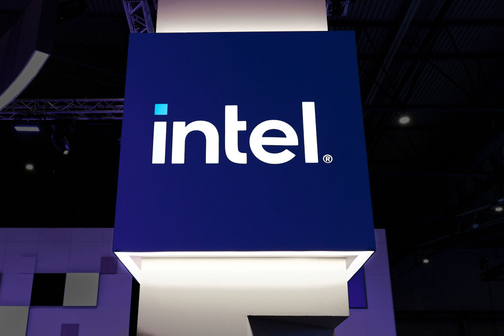 Intel скорочує власні виробничі проекти
