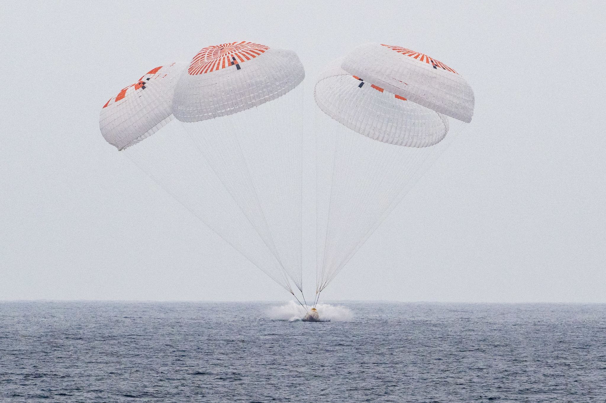 Місія Crew-10 від NASA та SpaceX успішно завершилася, приземлившись у водах біля Каліфорнії