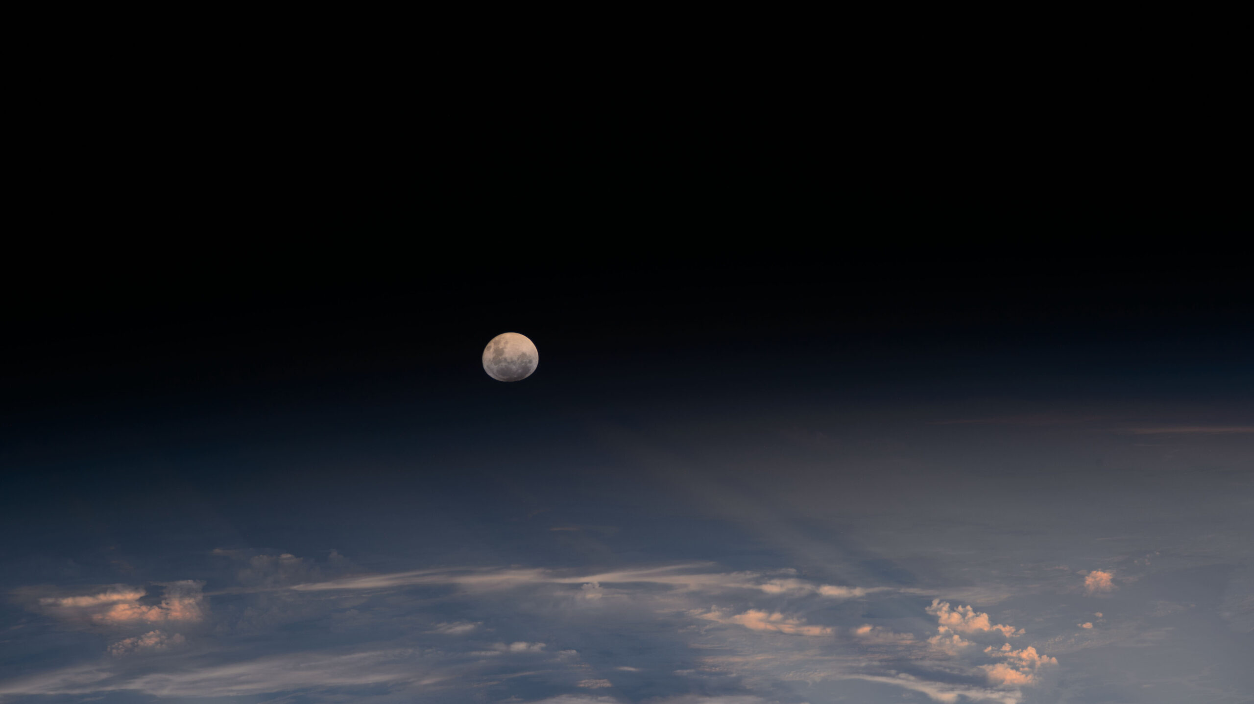 Светило Місяця та Наша Атмосфера - NASA