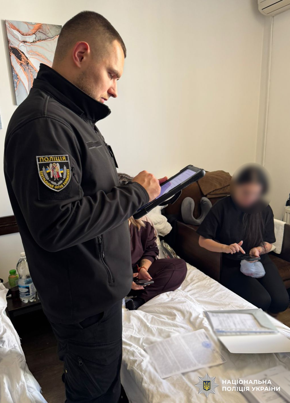 Правоохоронці затримали шахраїв, що використовували штучний інтелект для оформлення кредитів на українців