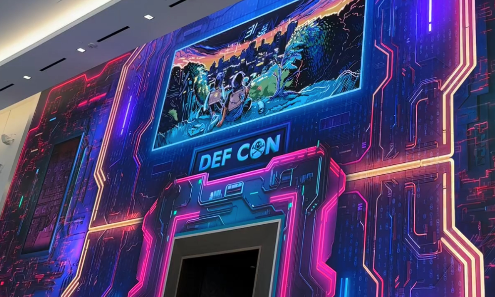 Конференція хакерів Def Con викриває зв'язки з Епстайном: три людини під забороною доступу